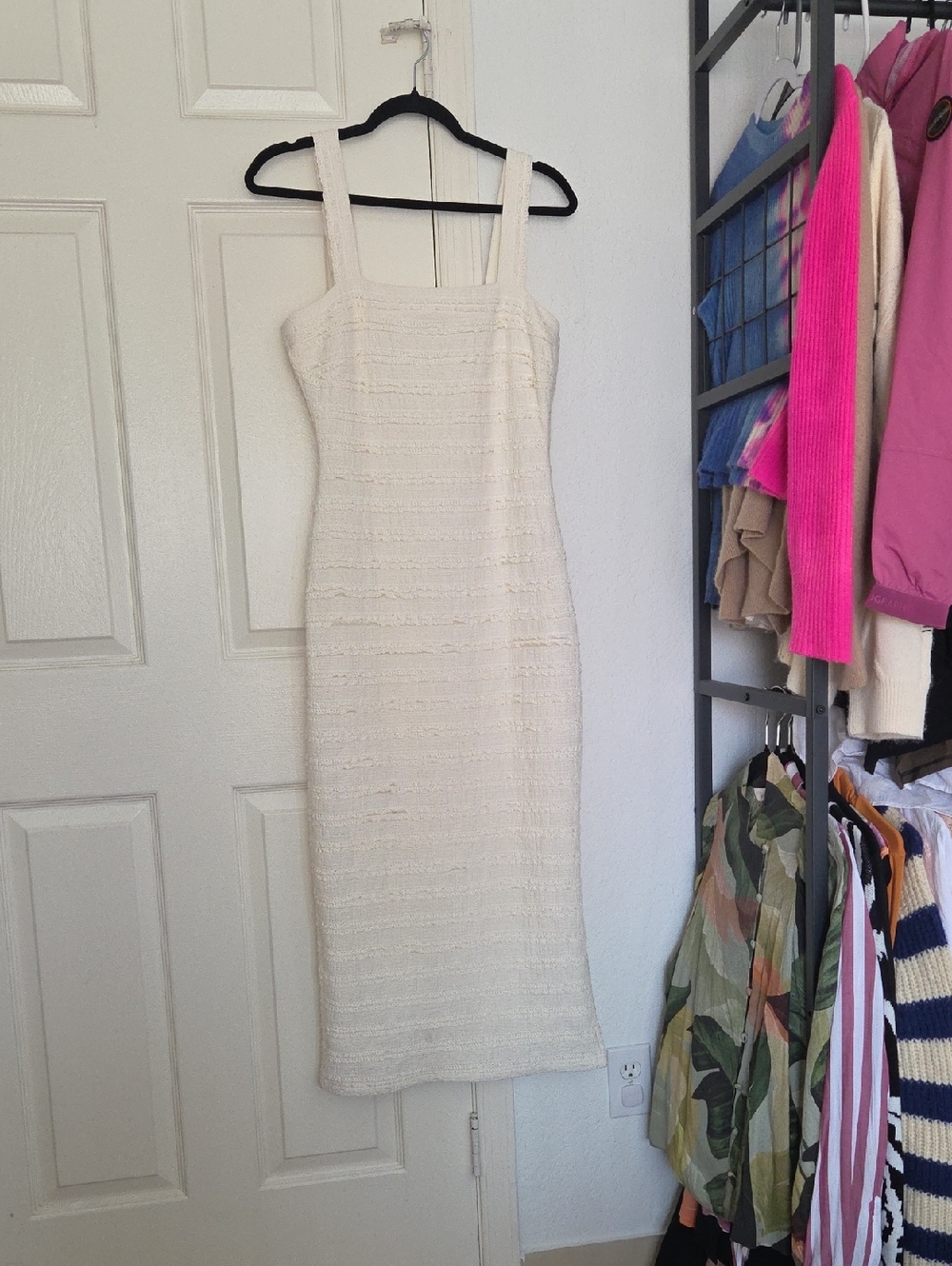 Lara Lace Trim Textured Body-Con Midi Dress Adelyn Rae - Picture 6 of 11